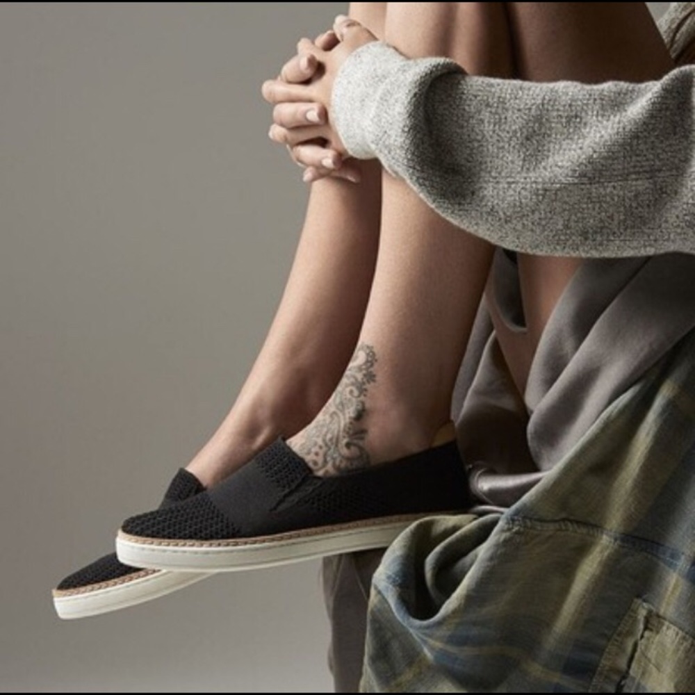 UGG Sammy Black Slip-on Knit Sneakers